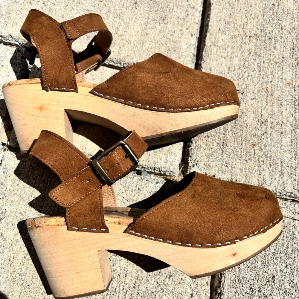 MOO SHOES Pepper Clog in Camel from Novacas. Vegan. Size 37. Adjustable strap. - Picture 3 of 7